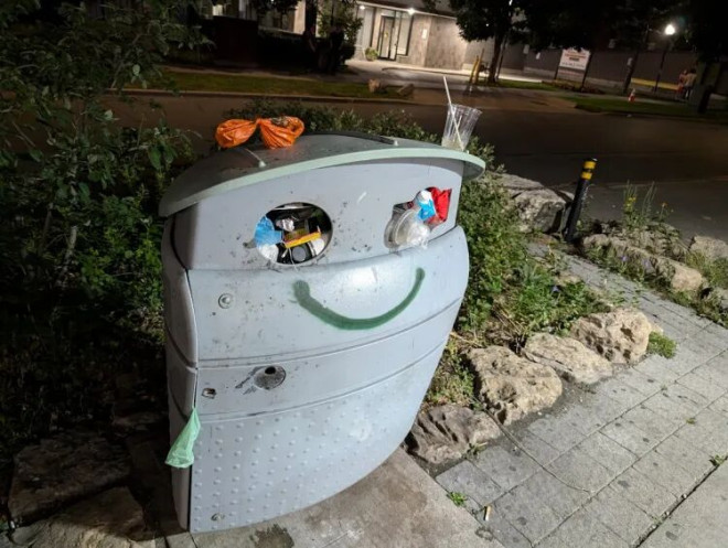 邹至蕙希望彻底解决臭气熏天的街头垃圾桶问题，不清楚要花多少钱