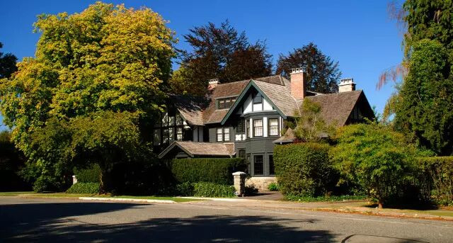 在大家心中，温哥华住这些区大House的人都长啥样？