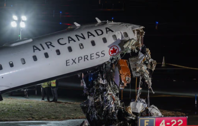 突发! 加航客机纽约机场撞消防车, 两名飞行员当场身亡！