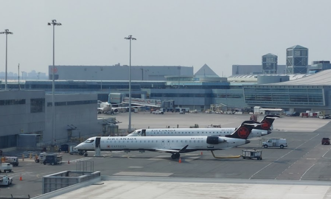 网友激辩：但凡国内有份稳定收入的人都不适合移民加拿大？