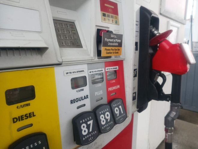 加拿大人加油今天起每升省10分！联邦暂停燃油税少收入24亿