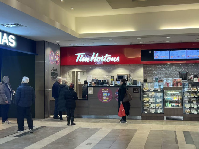 加拿大网友意外翻出1个月前买的Tim Hortons糕点，结果惊到了