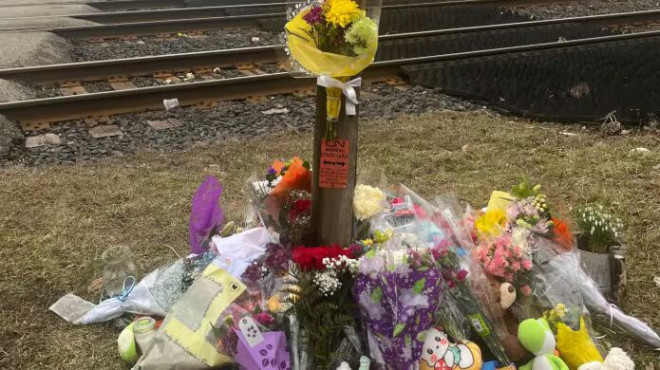 密西沙加13岁男孩遭GO火车撞亡：家属质问铁路口设计