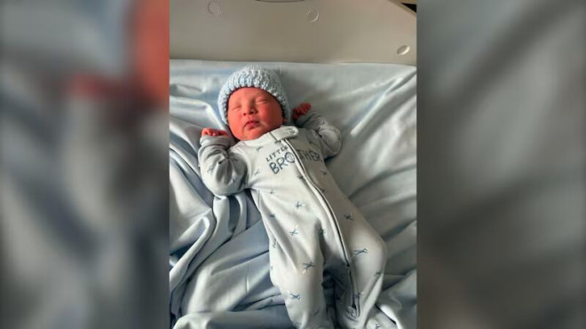 Liam 于 4 月 19 日出生。经过这场惊险的出生后,他在弗雷德里克顿医院接受检查,并于次日出院。(Mariah Jackson)