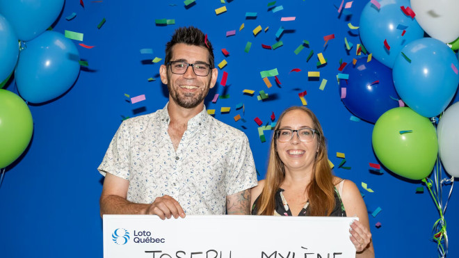 Joseph Gosselin-Rompr&eacute; 和 Myl&egrave;ne Bourgeois 赢得 Lotto Max 头奖，奖金 $4000 万。 (Loto-Quebec)
