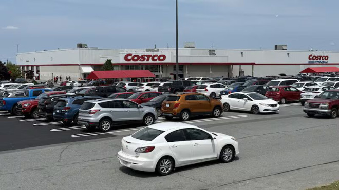 哈利法克斯 Chain Lake Drive 上的 Costco 门店，摄于 2026 年 7 月 7 日。