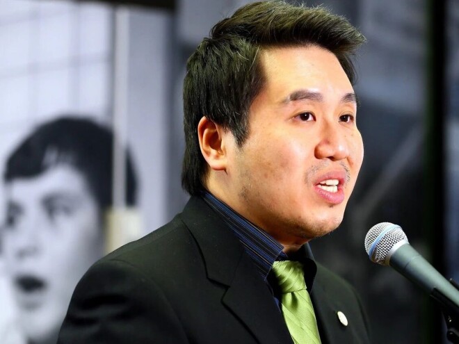 TDSB 主席陈圣源在多伦多 TDSB 办公室接受媒体采访，摄于 2015 年 2 月 3 日。图片来源：Dave Abel / Toronto Sun