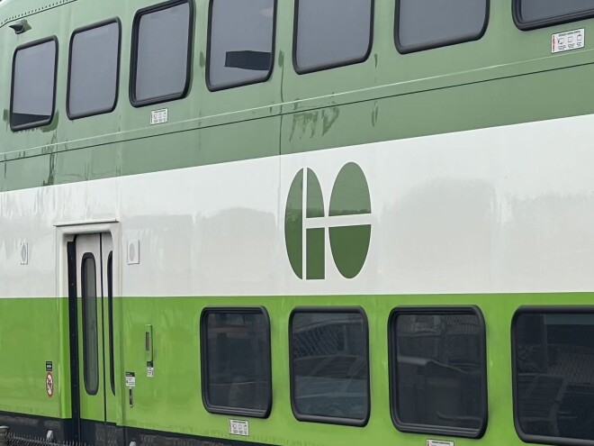火车撞死人！GO Transit Milton线清晨大乱，7点后恢复通车