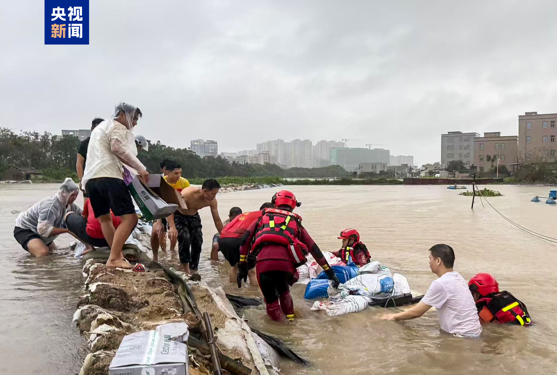 广东多地出现强降雨 全省累计转移36127人