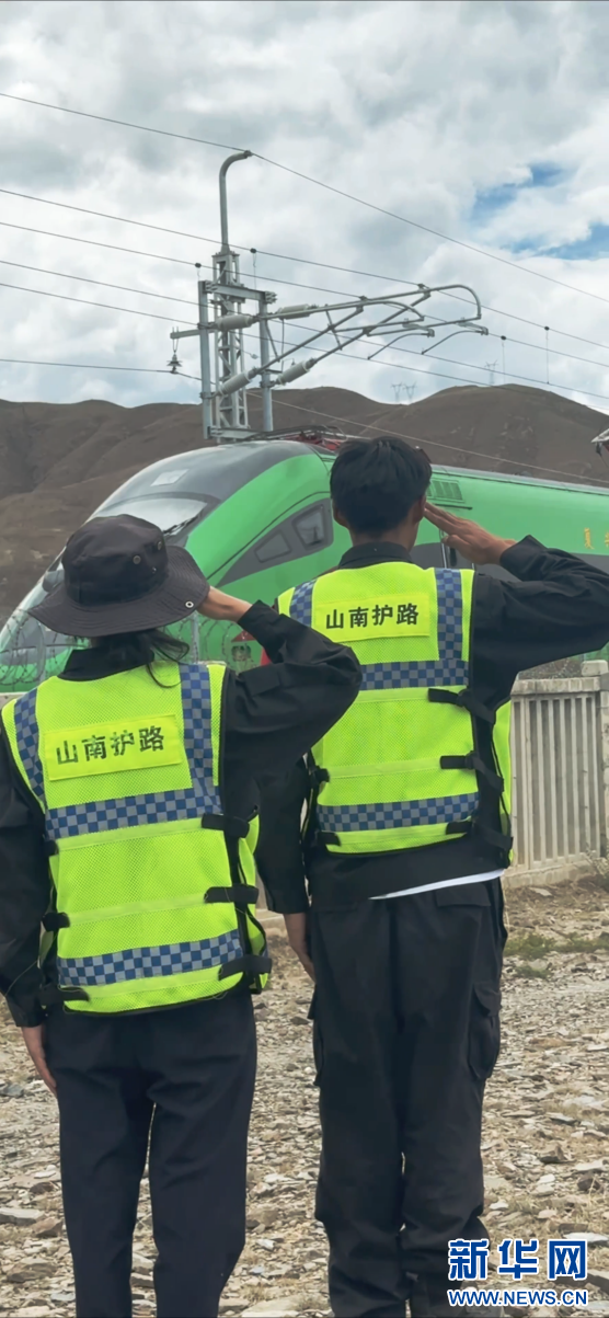 全程实拍，雅鲁藏布江畔，这对夫妻在守护什么