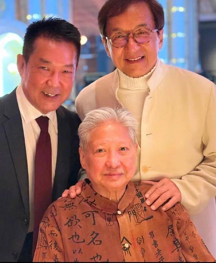 成龙洪金宝元彪功夫片铁三角为何拍完《飞龙猛将》散伙？