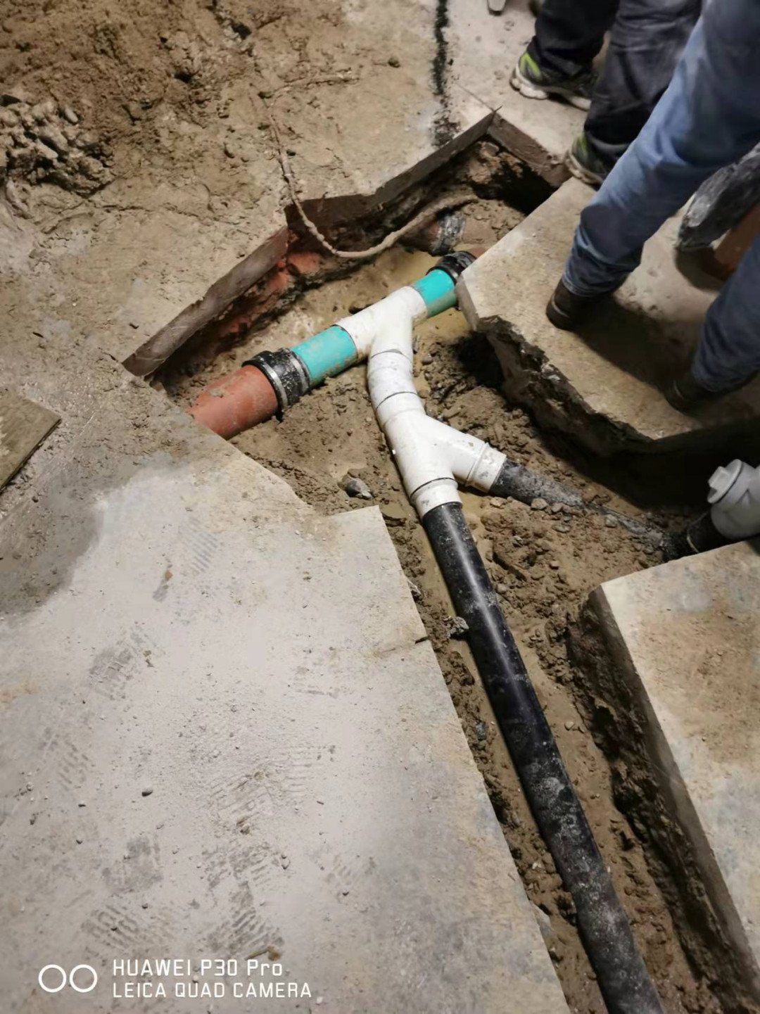 专业水工 换马桶 接上下水 换水龙头  疏通下水道 专接水工小活 泳池开关维护