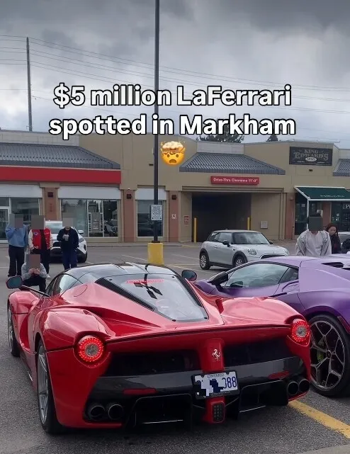 加拿大$500万法拉利现身餐厅门口, 引发围观！