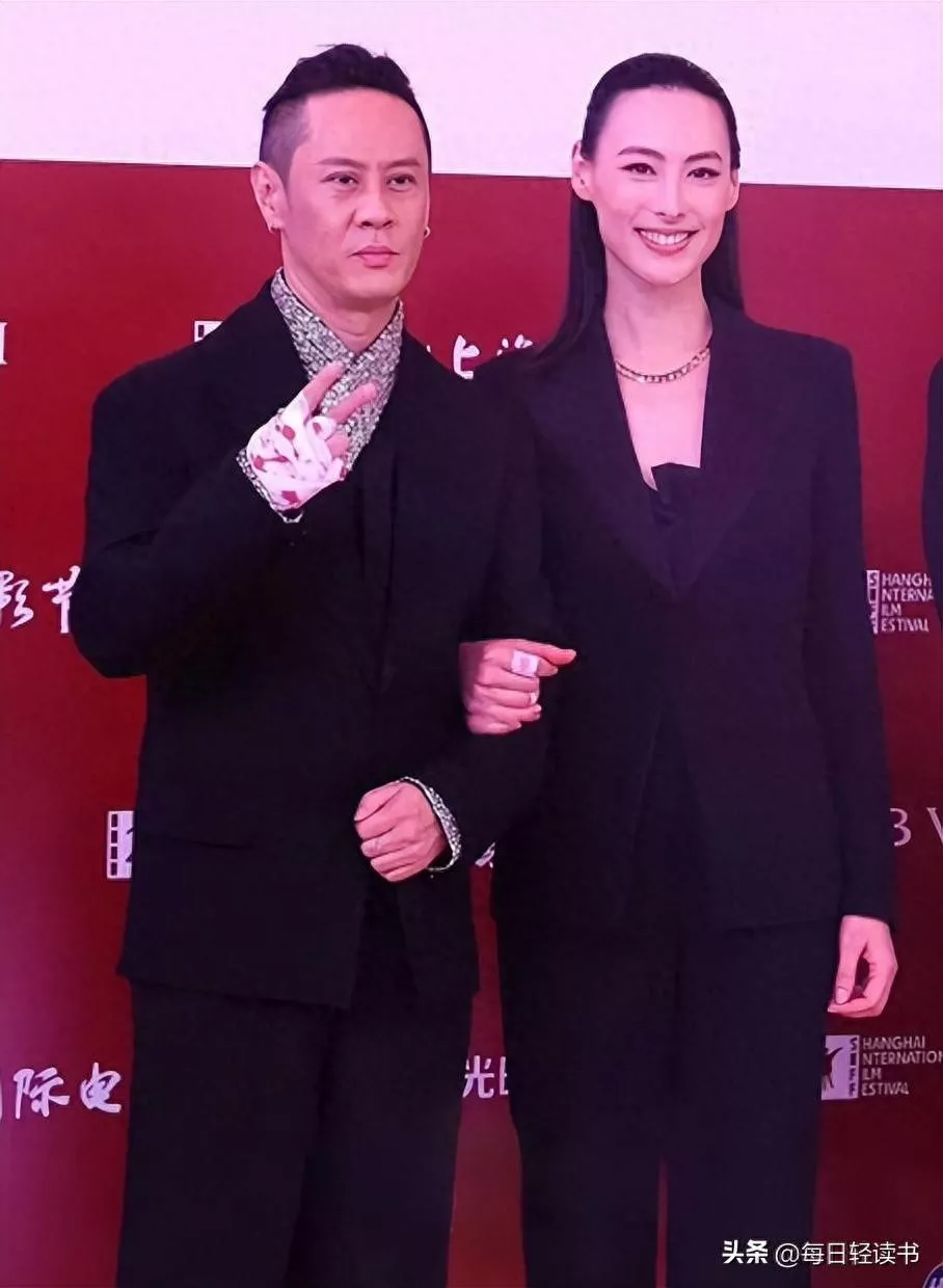 梁洛施挽导演男友走红毯! 大儿子撞脸爷爷李嘉诚