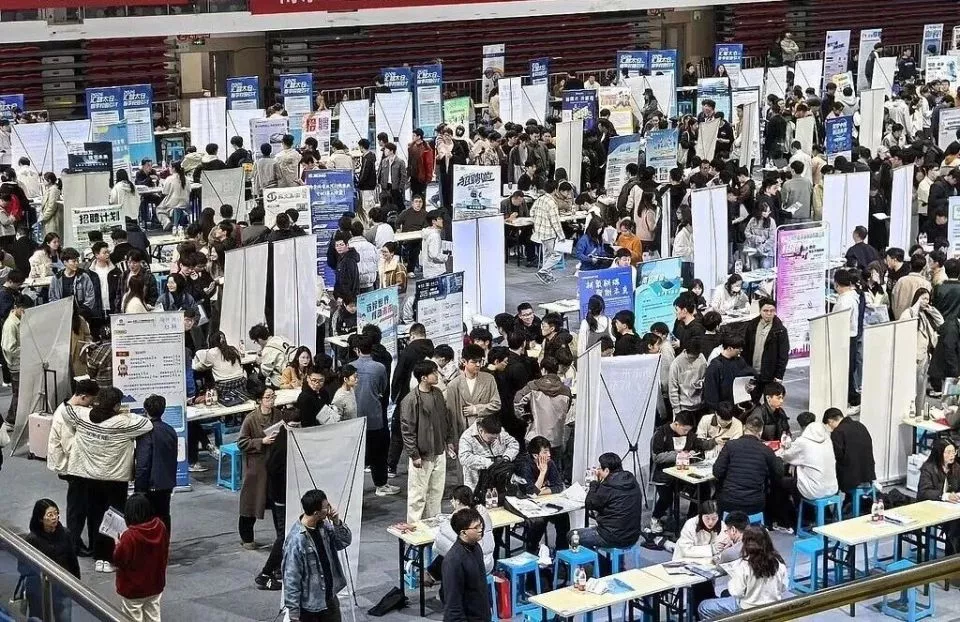2026年大学生就业风向：哪些专业最吃香？