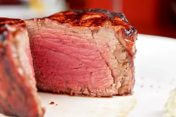 20年研究:80岁后多吃肉更长寿,活100岁机率增29%