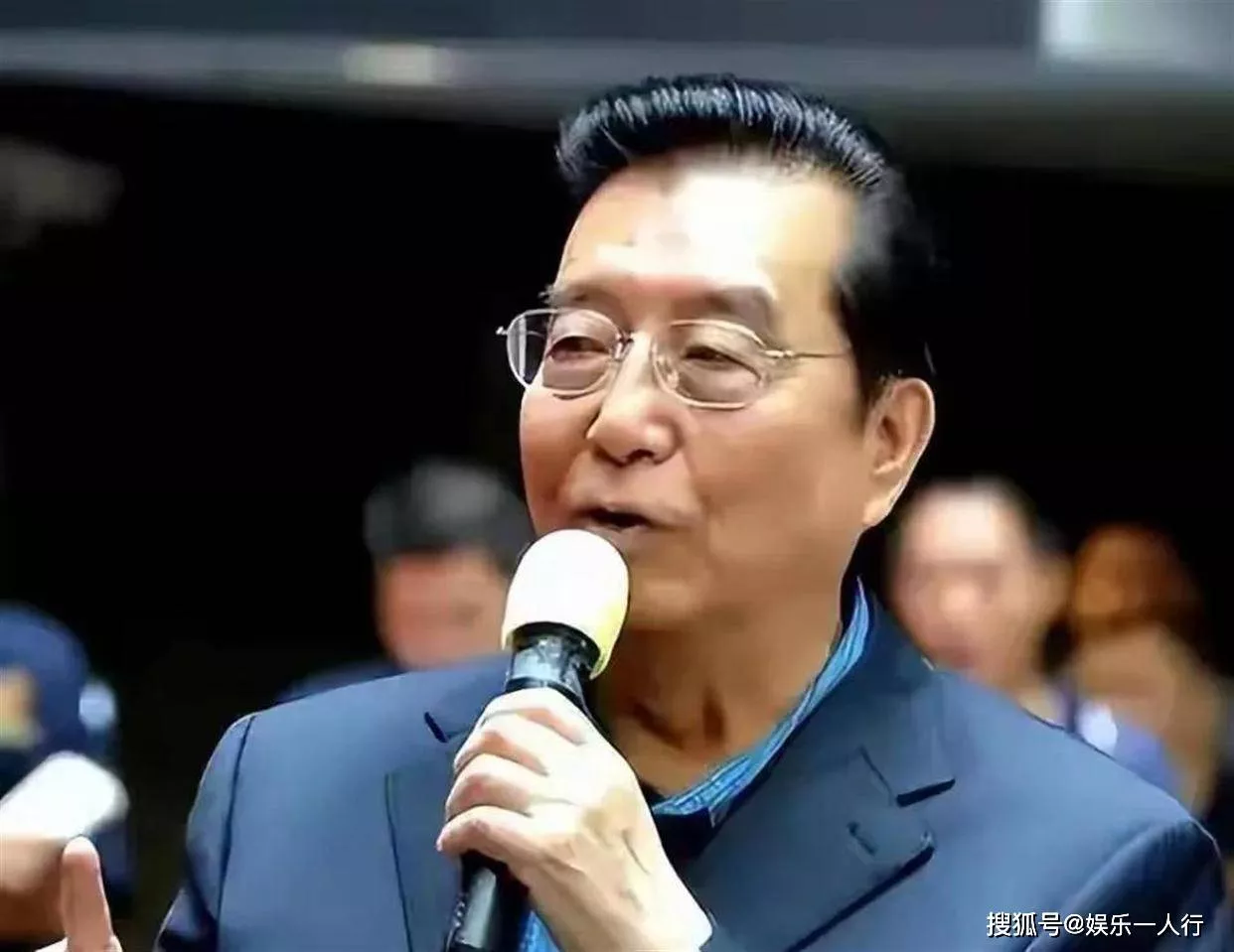 87岁李双江住院，身旁陪伴的是被忽略40年的他