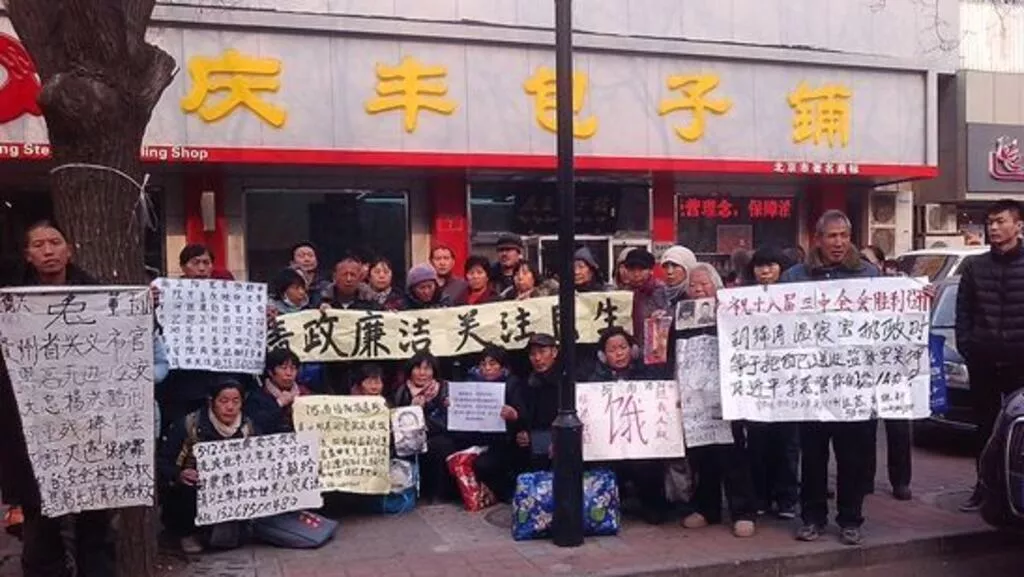 “上访新规”前一天 北京信访局发生争抢混乱甚至踩踏