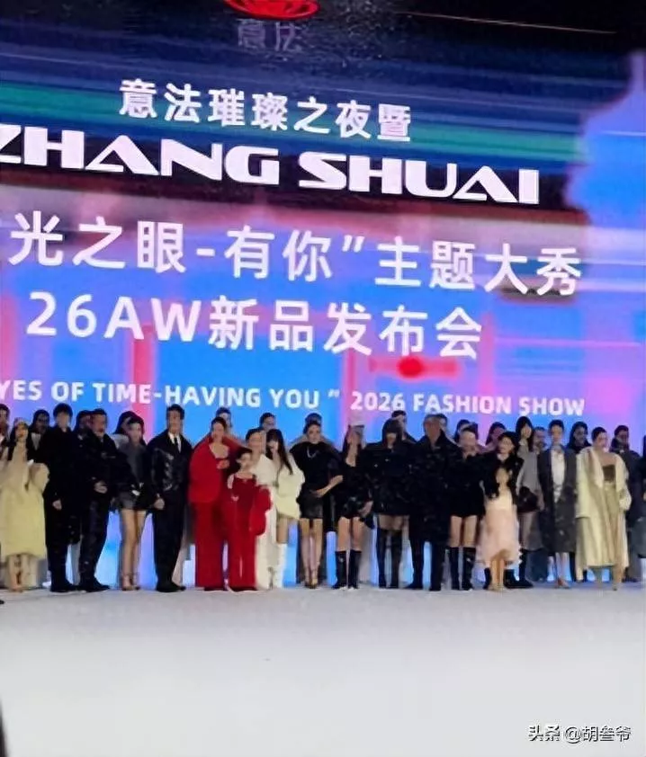 北京大秀，赵子琪小女儿晕倒、大女儿一脸冷漠