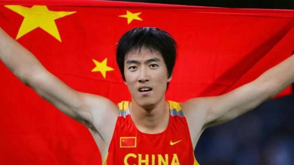 刘翔选择买断并捐出工资补助:与体育局再无关联