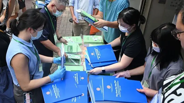 香港年轻人：“你有五年规划，我有移民计划”
