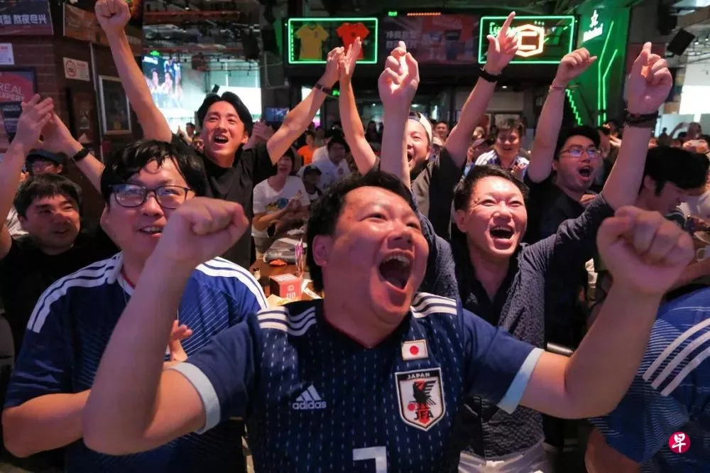 上海球迷为日本队欢呼 中共党媒称助威要有边界